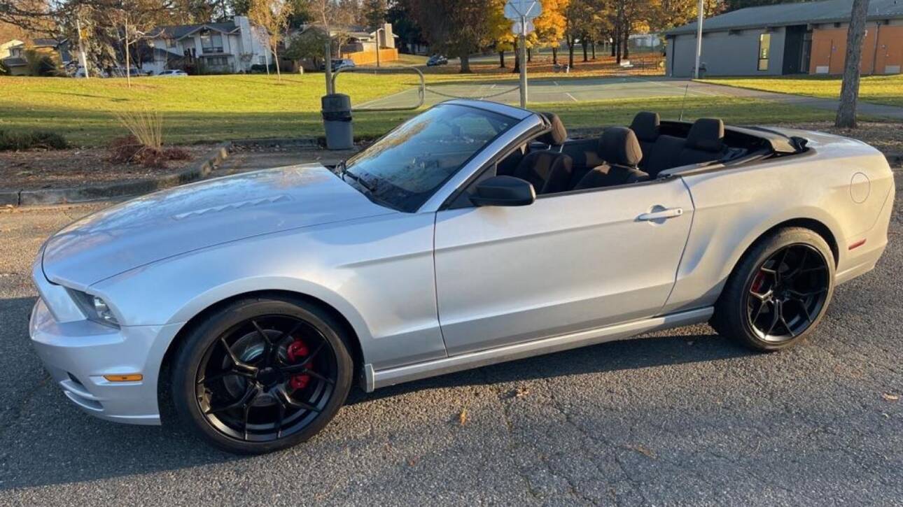 2013 Ford Mustang V6 Convertible
